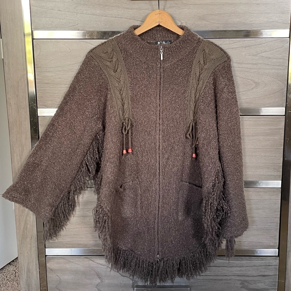 Alyafoi Sweater